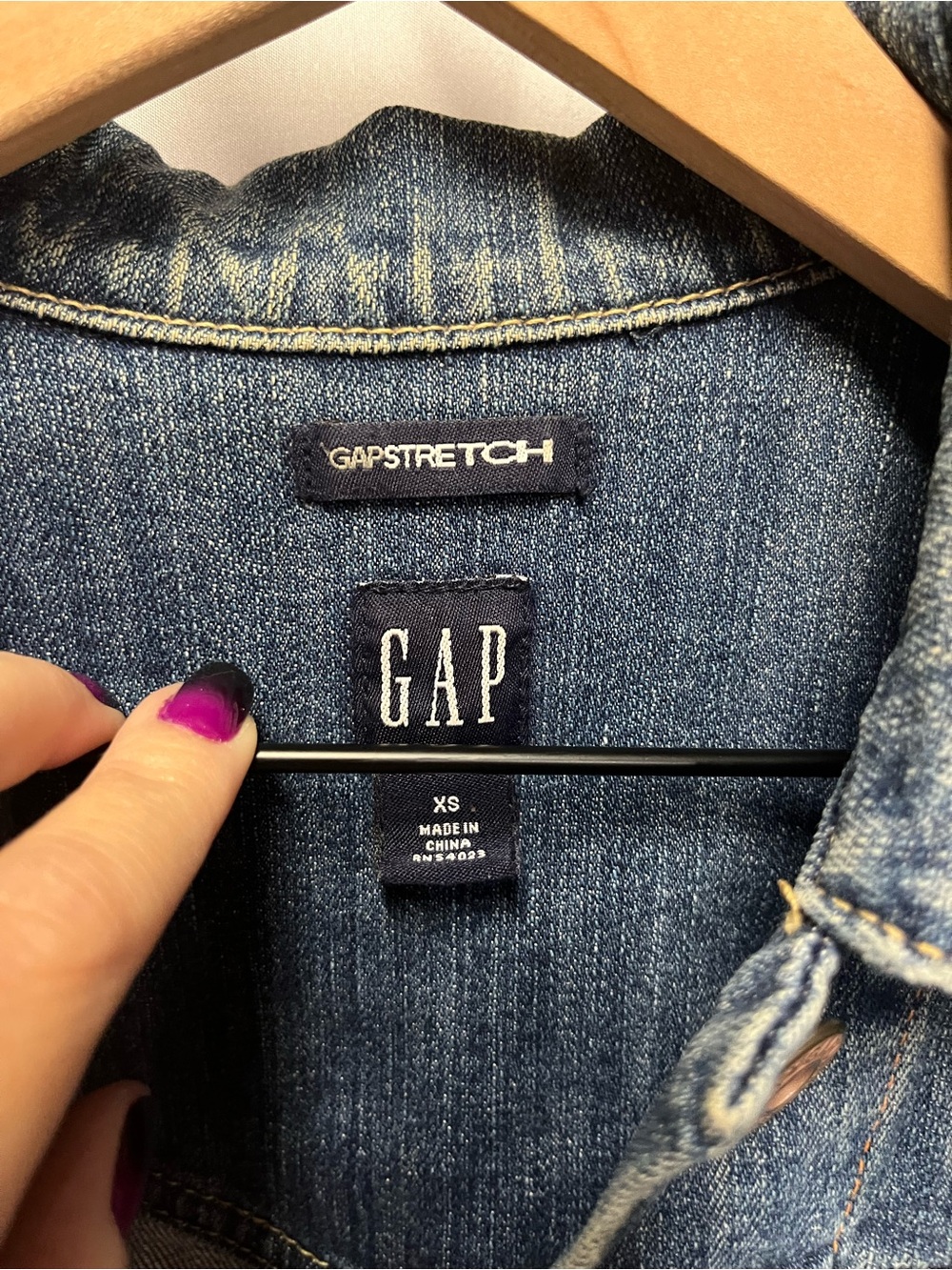GAP Medium Blue Denim Jean Jacket (399) - Picture 9 of 14